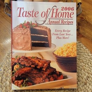 LIKE NEW!! 2006 Taste of Home Annual Cookbook